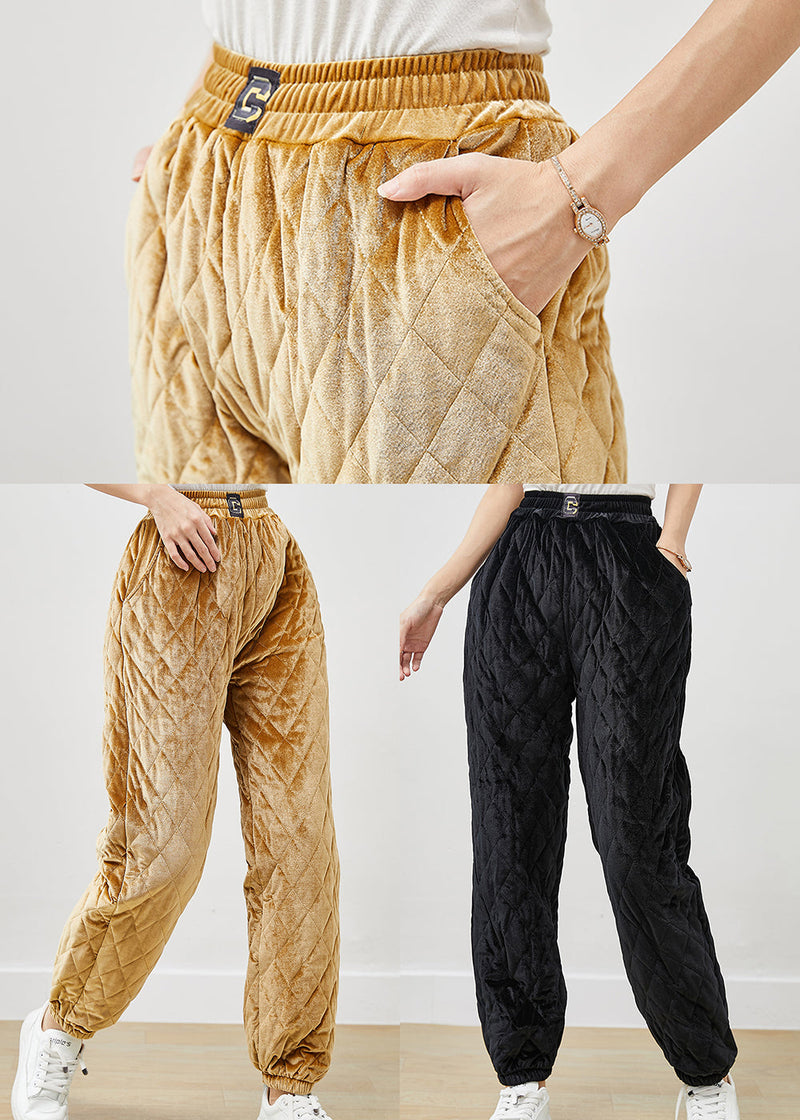 Effortlessly Elegant Pants with a Timeless Design