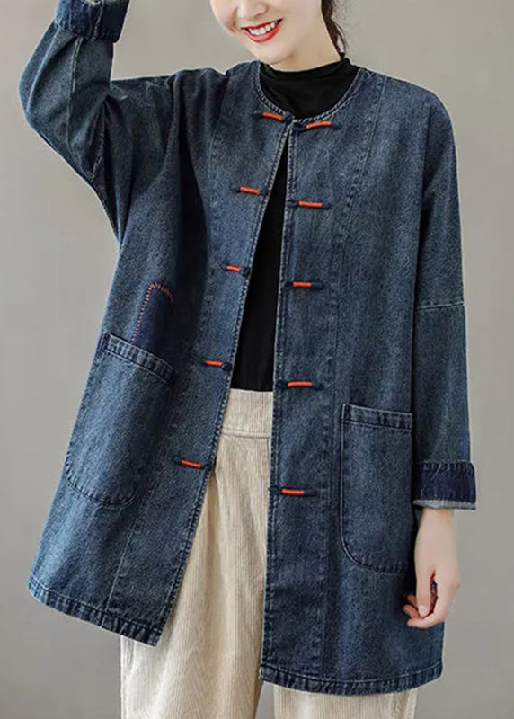 Well Tailored Coat with a Graceful Silhouette