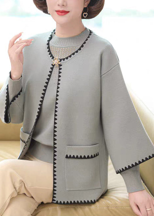 Effortlessly Elegant Cardigan with a Timeless Design