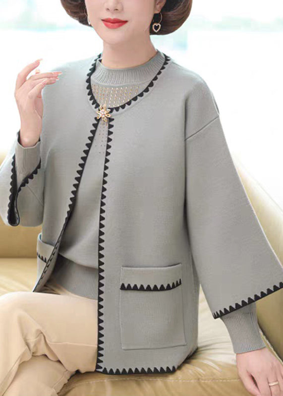 Effortlessly Elegant Cardigan with a Timeless Design