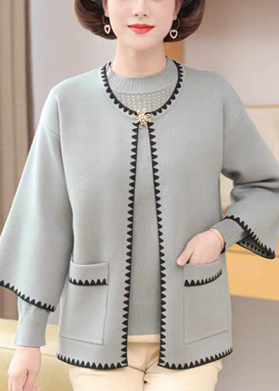 Effortlessly Elegant Cardigan with a Timeless Design