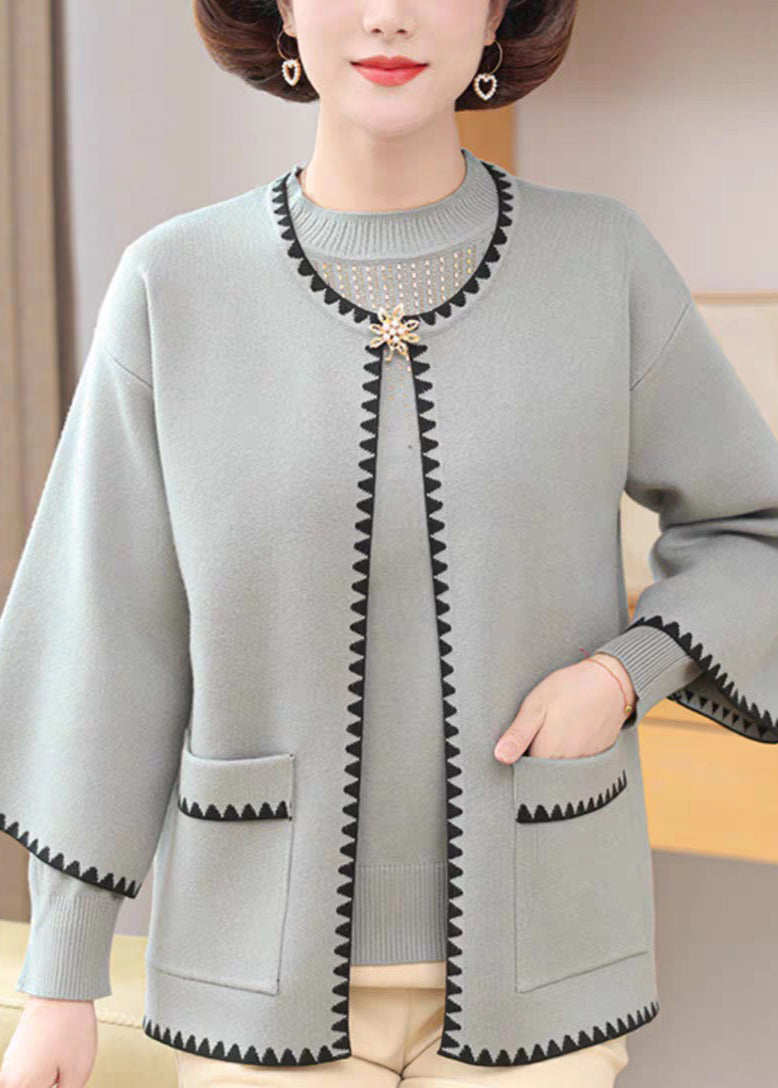 Effortlessly Elegant Cardigan with a Timeless Design