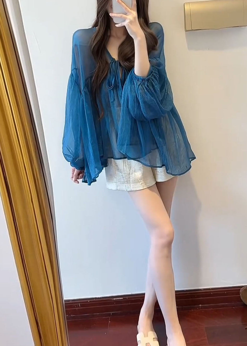 Effortlessly Elegant Top with a Timeless Design