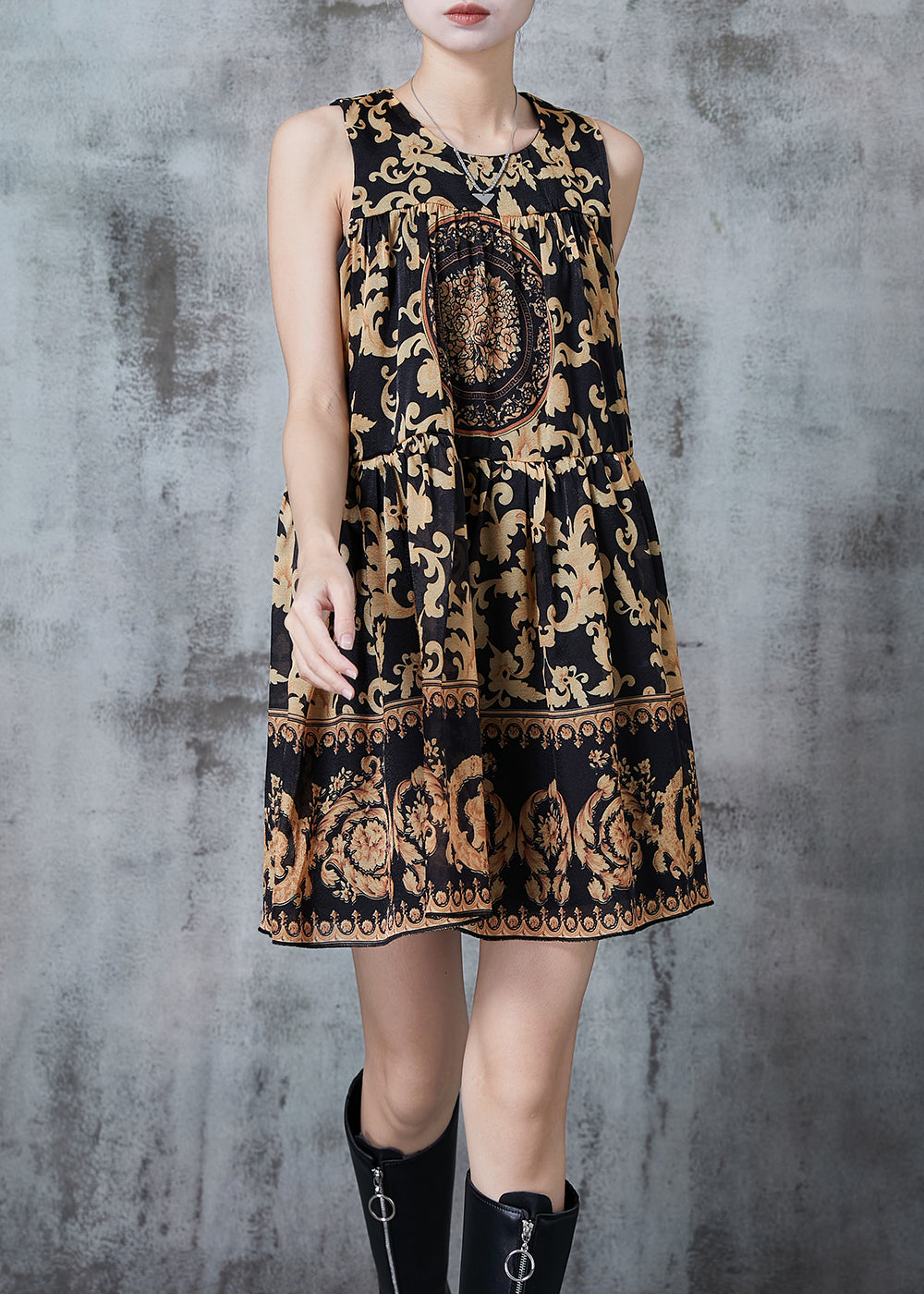 Effortlessly Elegant Dress with a Timeless Design