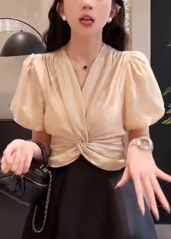 Well Tailored Top with a Graceful Silhouette