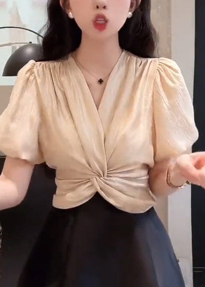 Well Tailored Top with a Graceful Silhouette