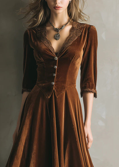 Beautifully Finished Dress in a Timeless Design