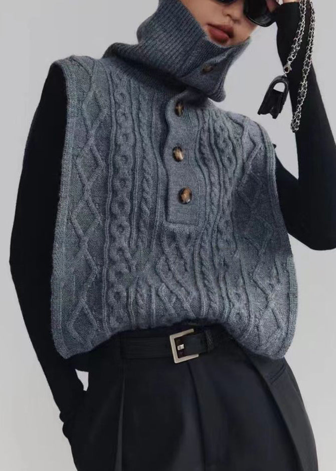 Well Tailored Coat with a Graceful Silhouette