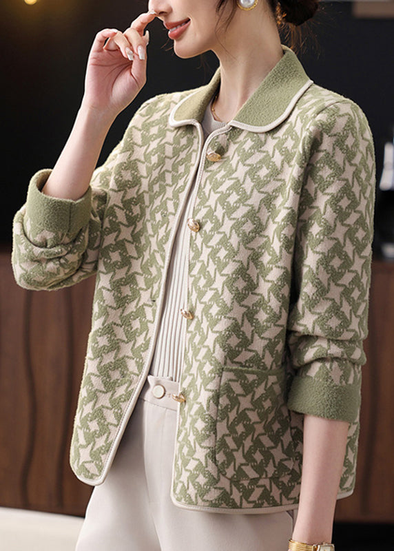 Beautifully Finished Coat in a Timeless Design