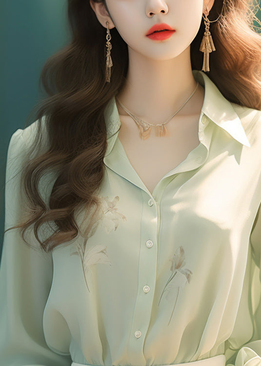 Classic Vintage Shirt with a Flattering Fit