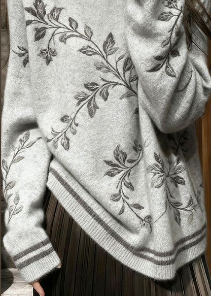 Effortlessly Elegant Sweater with a Timeless Design