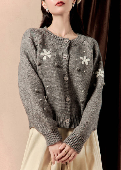 Effortlessly Elegant Cardigan with a Timeless Design
