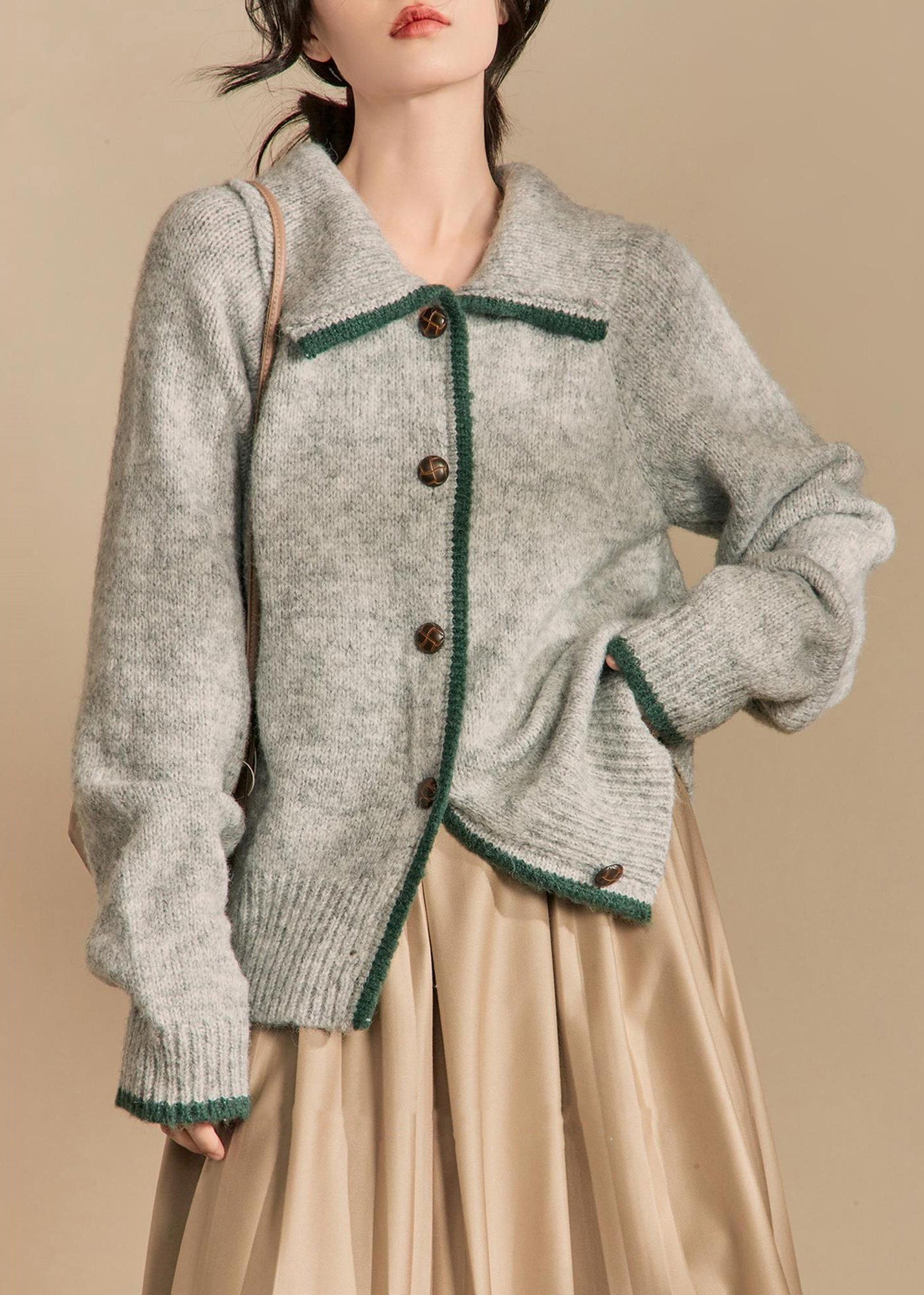 Effortlessly Elegant Cardigan with a Timeless Design