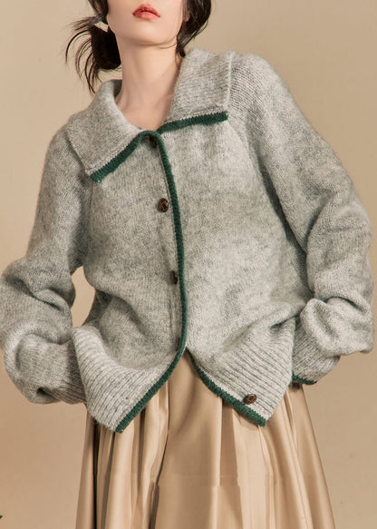 Effortlessly Elegant Cardigan with a Timeless Design