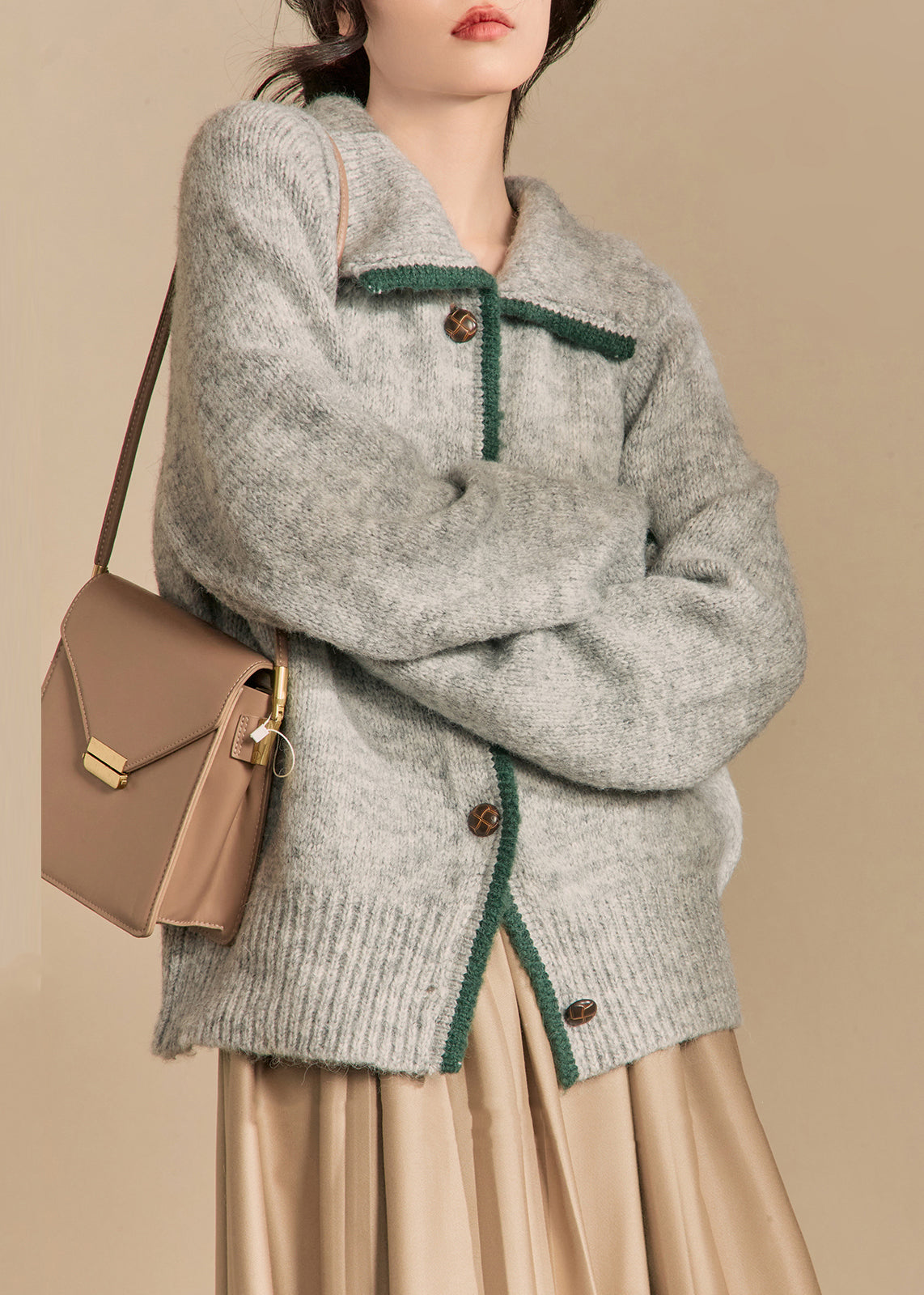 Effortlessly Elegant Cardigan with a Timeless Design