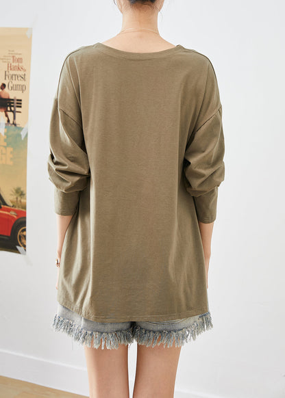 Classic Vintage Blouse with a Flattering Fit