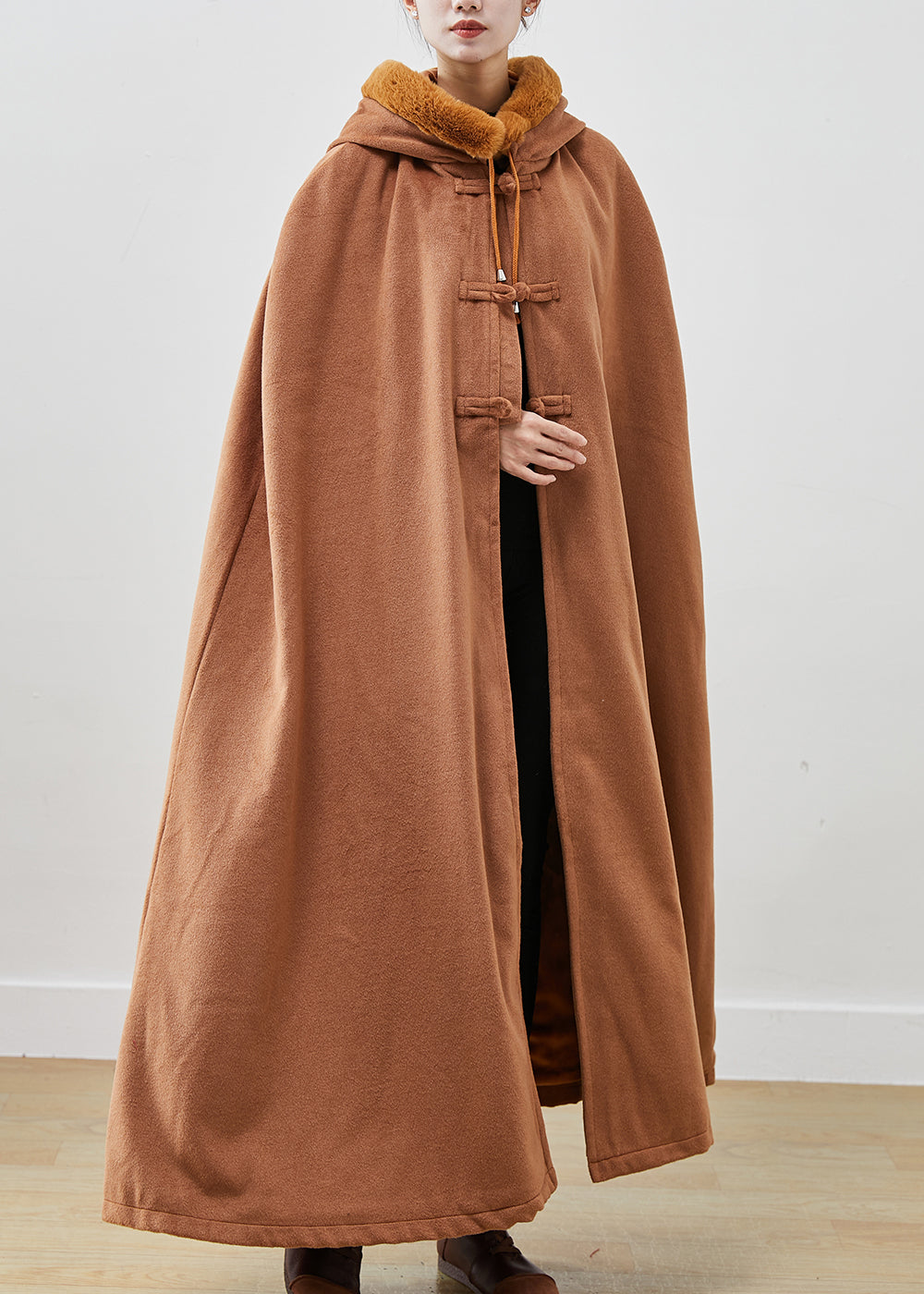 Beautifully Finished Coat in a Timeless Design