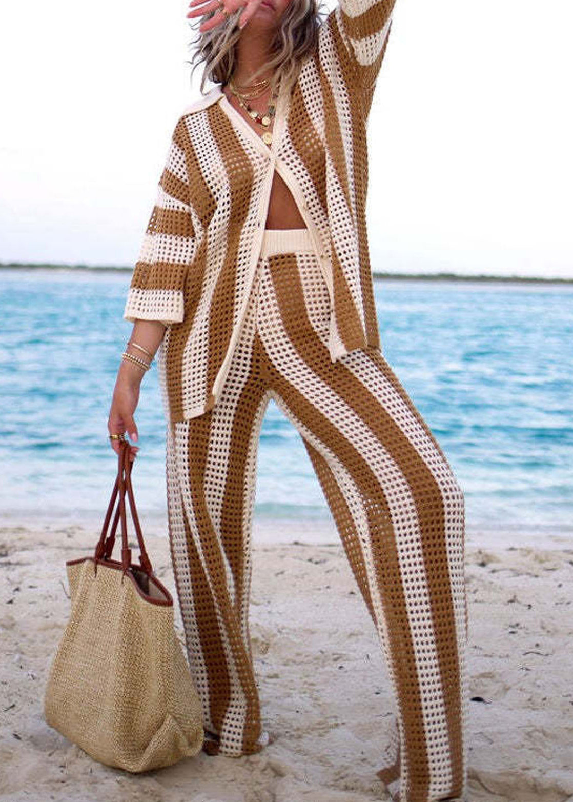 Effortlessly Elegant Pants with a Timeless Design