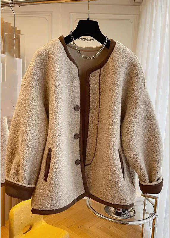 Beautifully Finished Coat in a Timeless Design