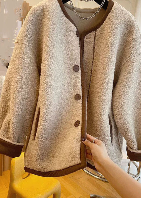 Beautifully Finished Coat in a Timeless Design