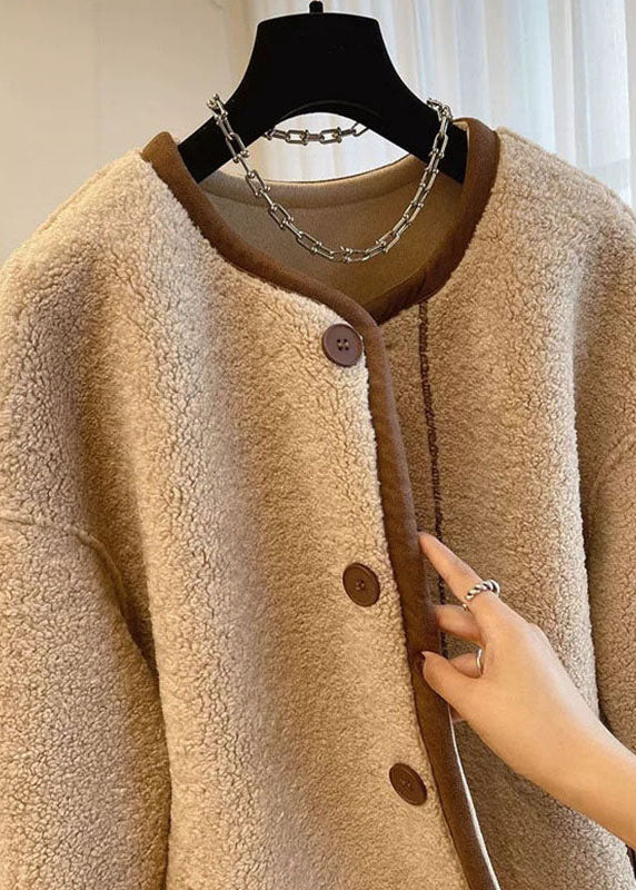 Beautifully Finished Coat in a Timeless Design