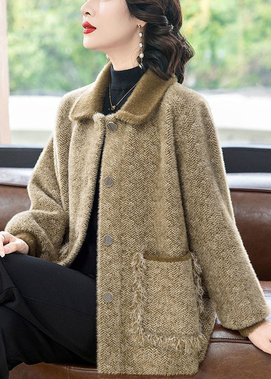 Well Tailored Coat with a Graceful Silhouette