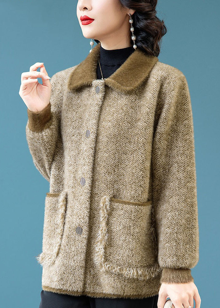 Well Tailored Coat with a Graceful Silhouette