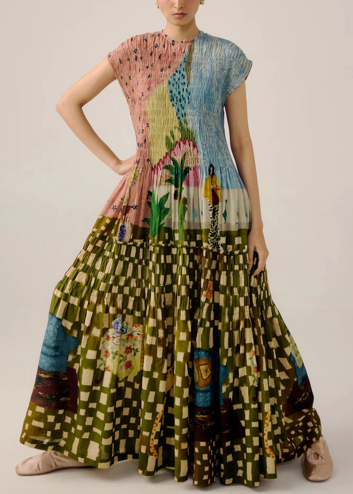 Well Tailored Dress with a Graceful Silhouette