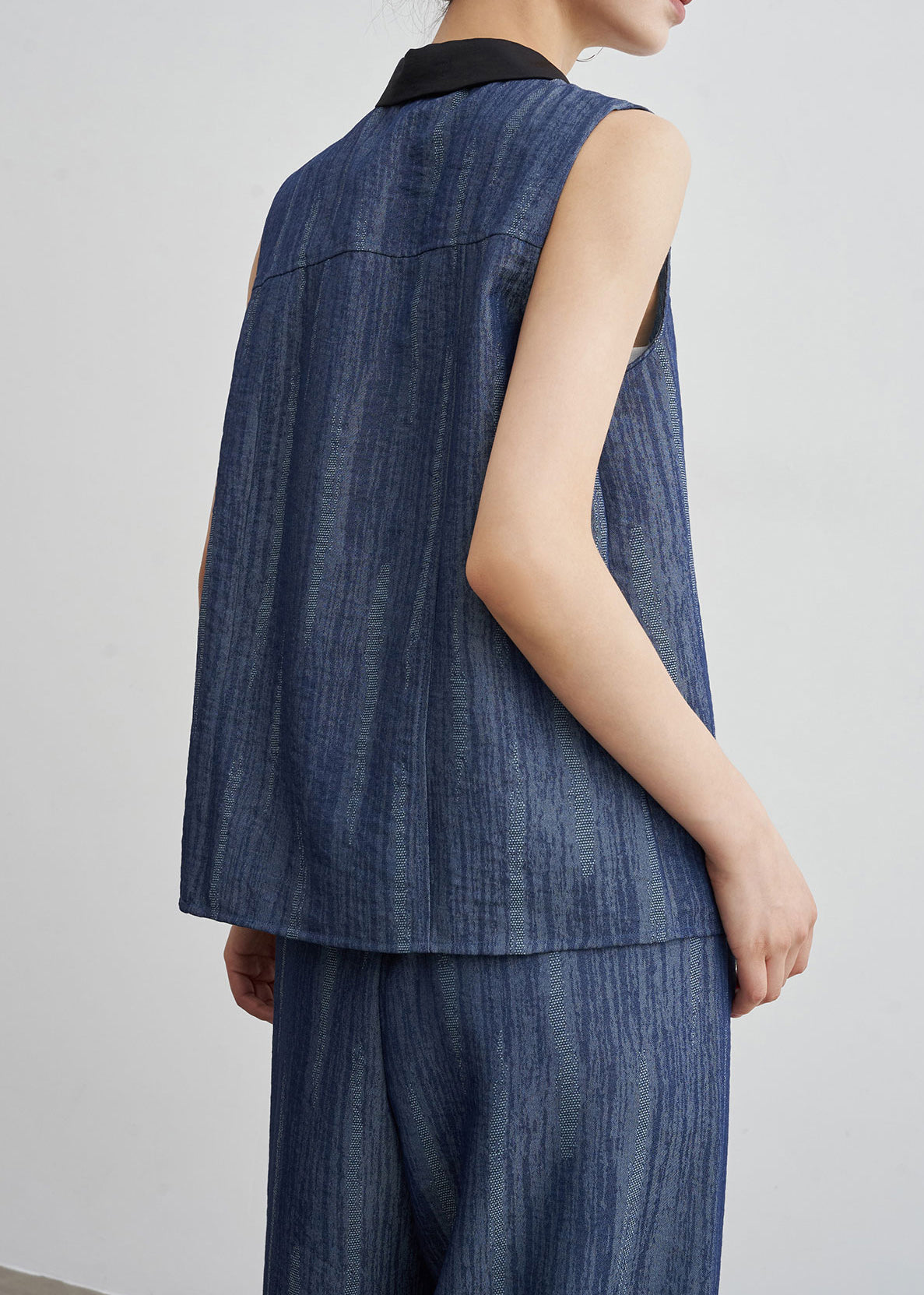 Effortlessly Elegant Garment with a Timeless Design