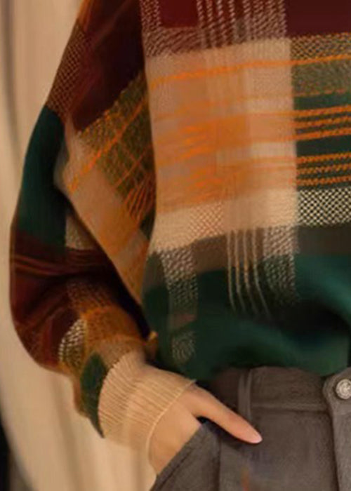 Well Tailored Sweater with a Graceful Silhouette
