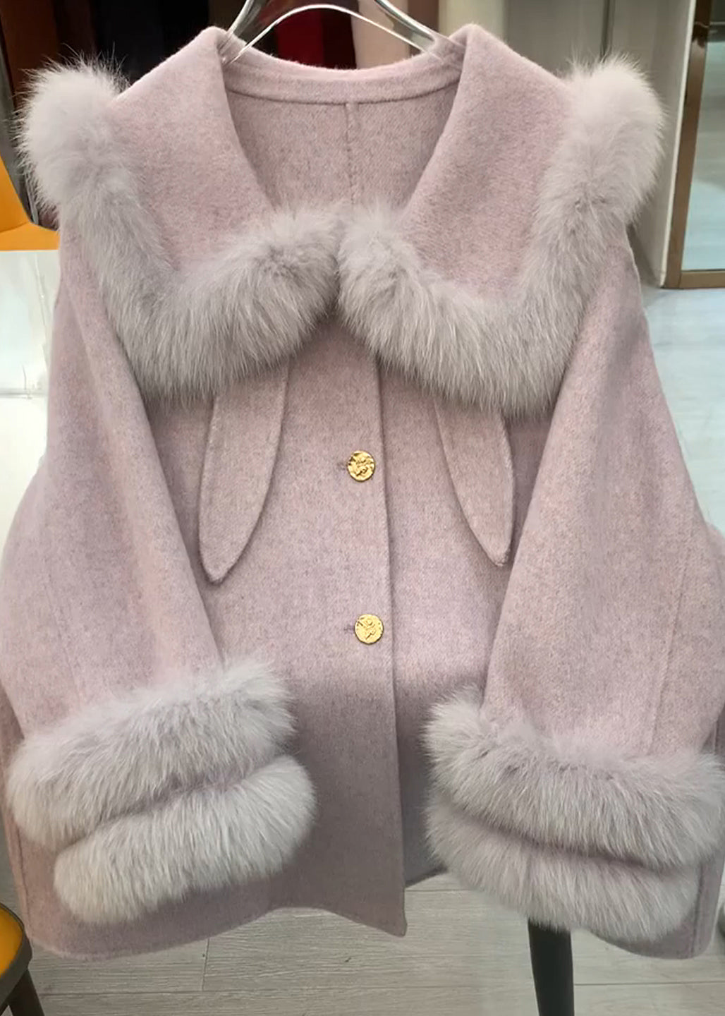 Effortlessly Elegant Coat with a Timeless Design
