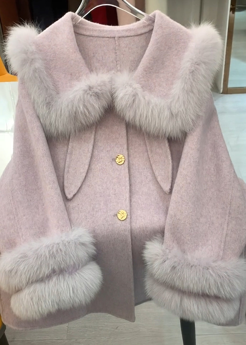 Effortlessly Elegant Coat with a Timeless Design