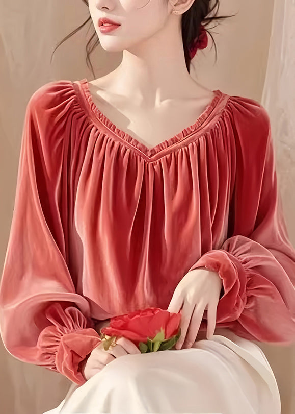 Effortlessly Elegant Top with a Timeless Design