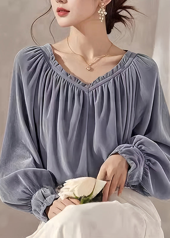 Effortlessly Elegant Top with a Timeless Design