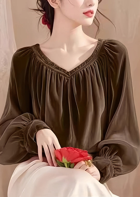 Effortlessly Elegant Top with a Timeless Design