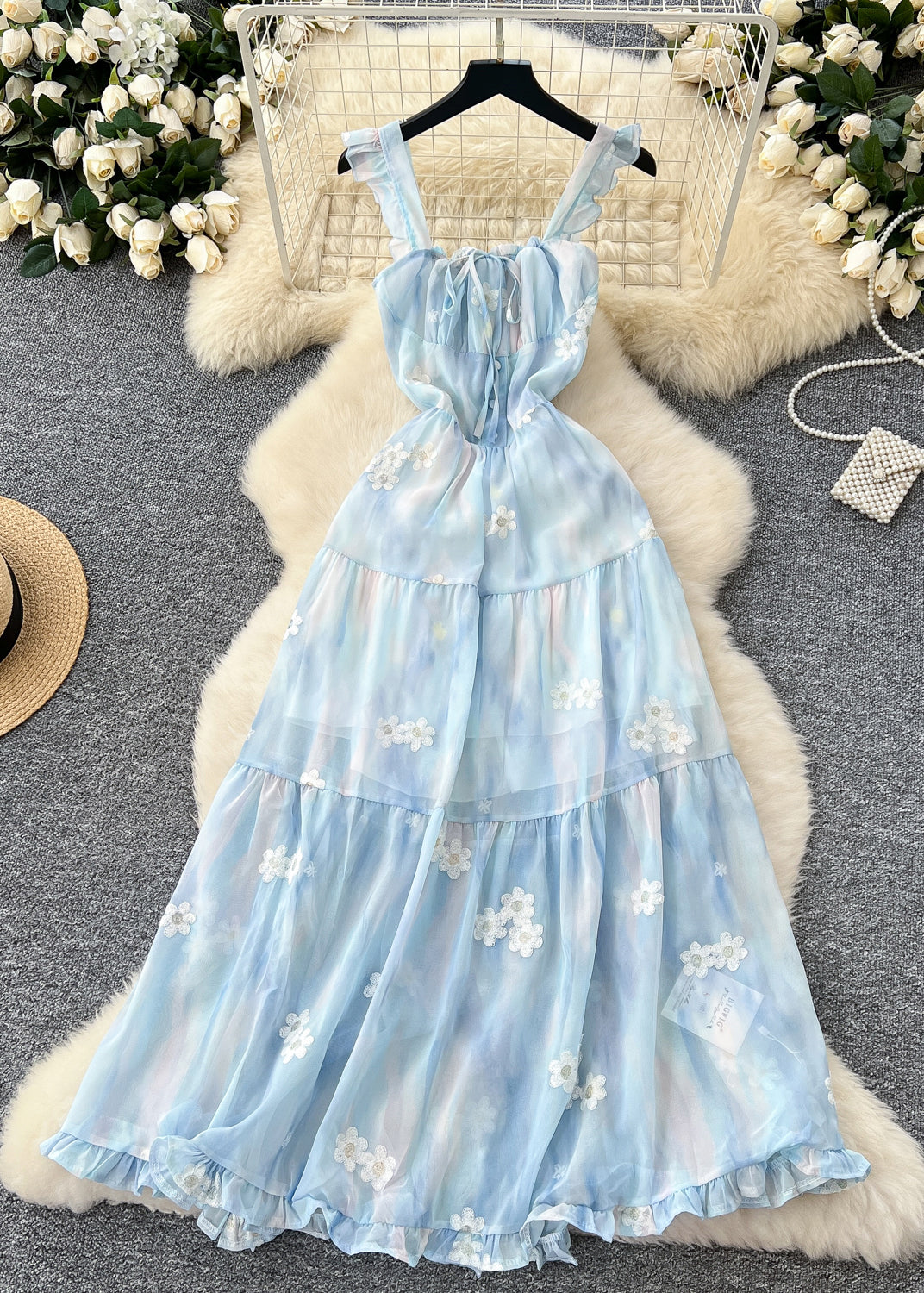 Effortlessly Elegant Dress with a Timeless Design