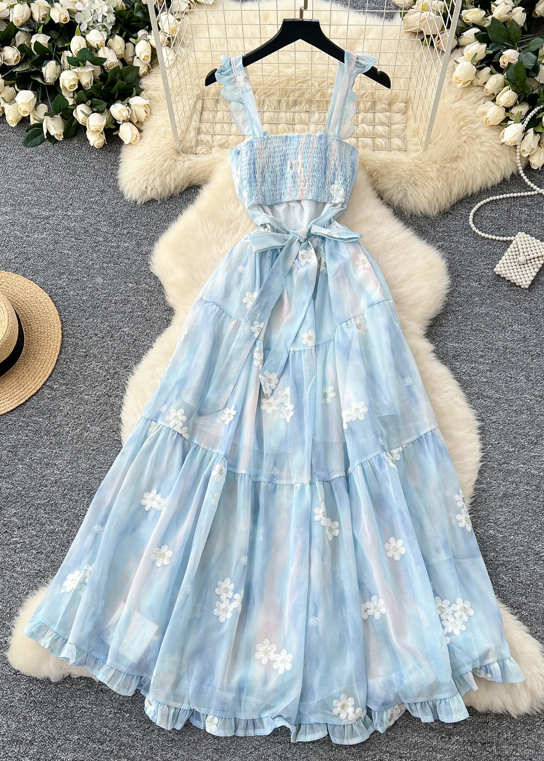 Effortlessly Elegant Dress with a Timeless Design