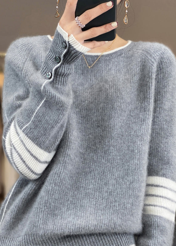 Classic Vintage Sweater with a Flattering Fit