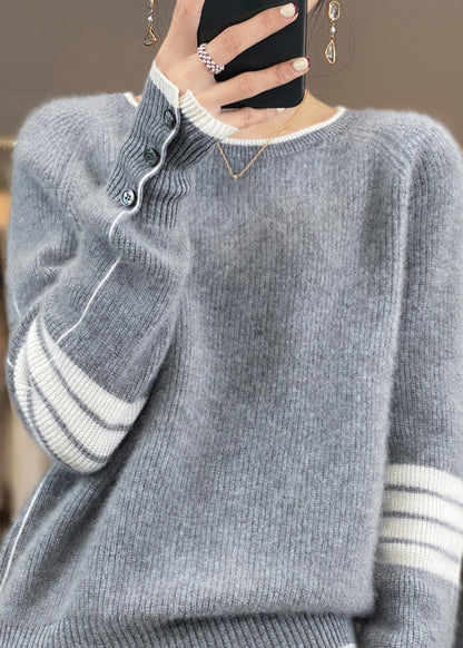 Classic Vintage Sweater with a Flattering Fit