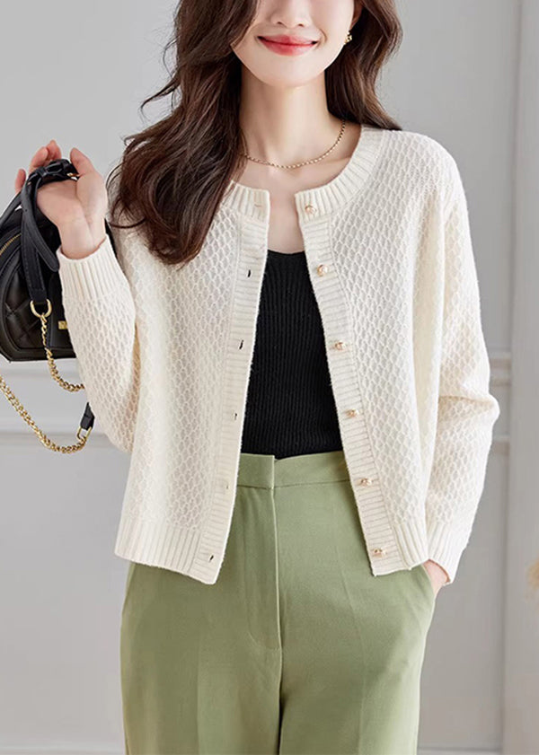 Well Tailored Cardigan with a Graceful Silhouette