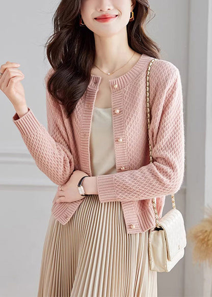 Well Tailored Cardigan with a Graceful Silhouette