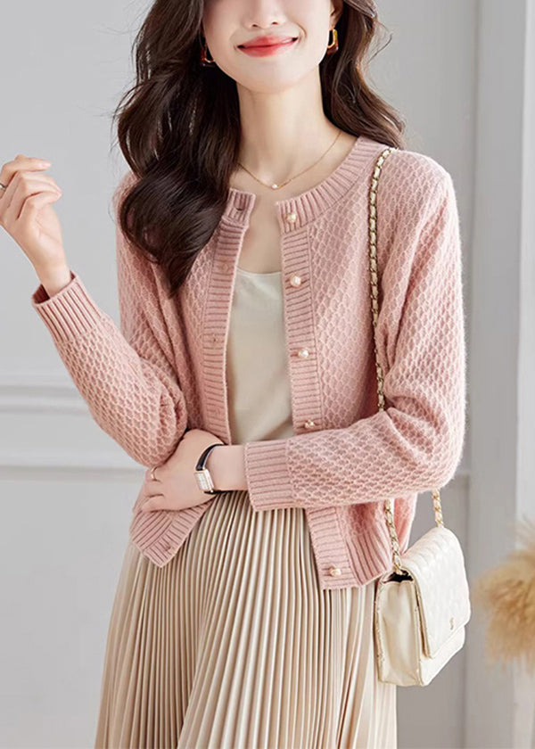 Well Tailored Cardigan with a Graceful Silhouette