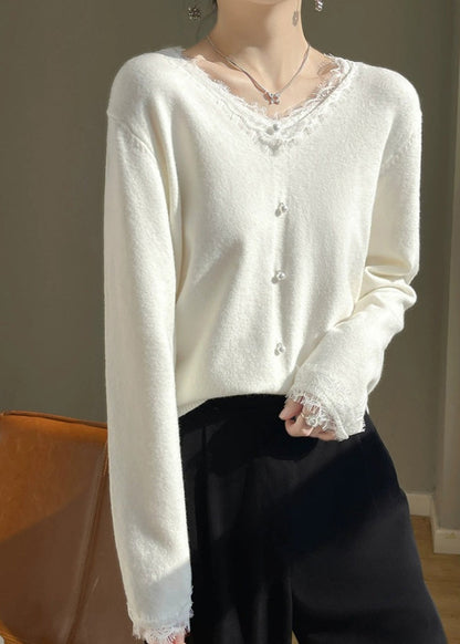 Well Tailored Sweater with a Graceful Silhouette
