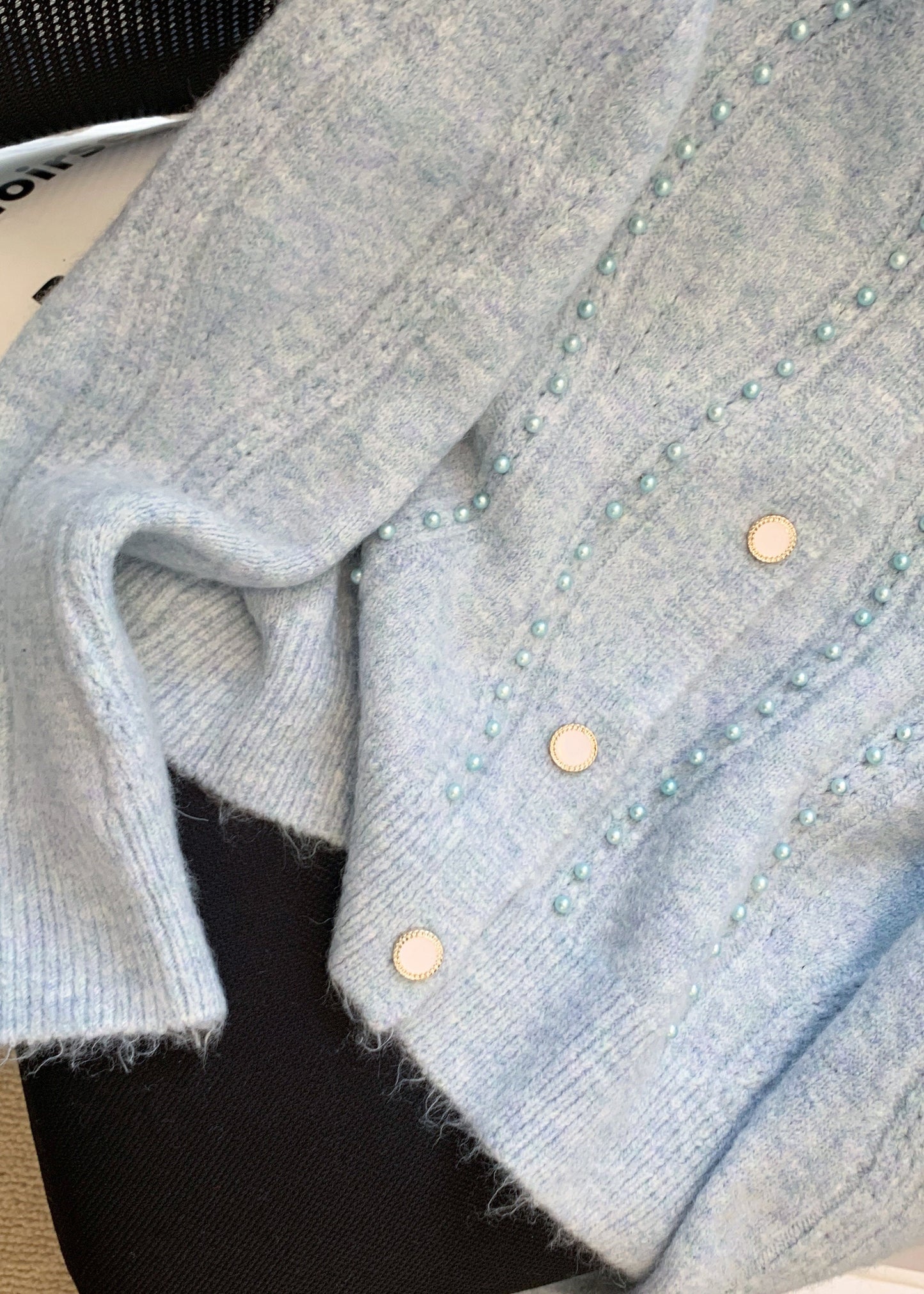 Well Tailored Sweater with a Graceful Silhouette