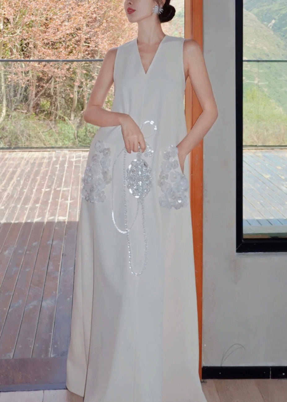 Well Tailored Dress with a Graceful Silhouette