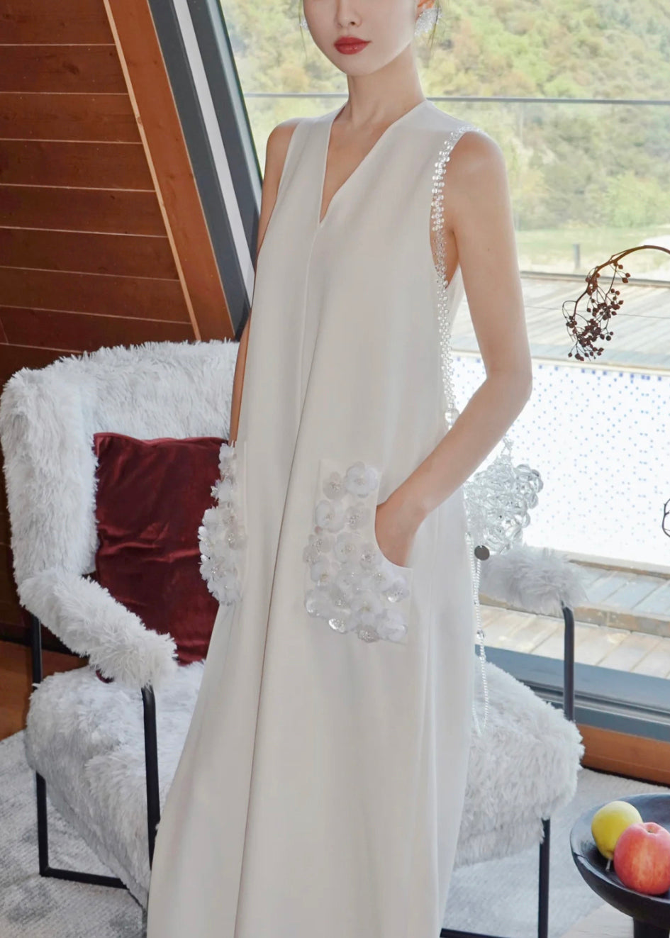 Well Tailored Dress with a Graceful Silhouette