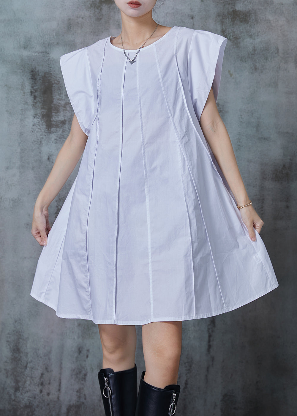 Well Tailored Dress with a Graceful Silhouette