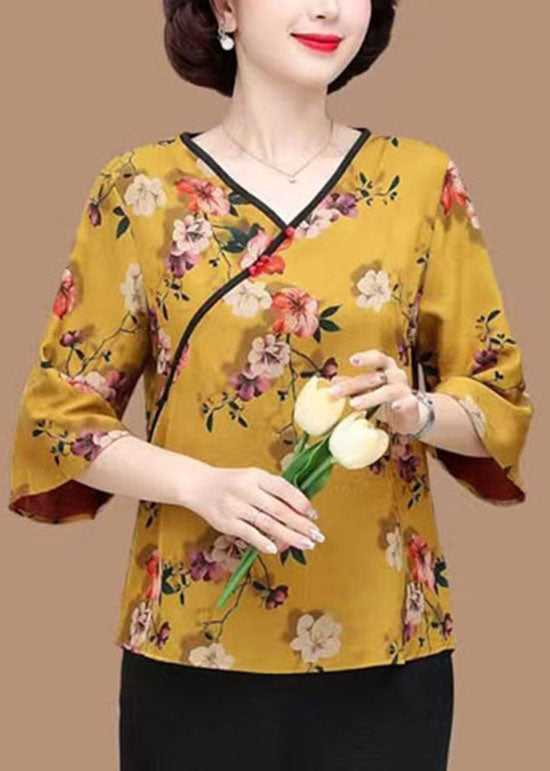 A Vintage Style Top with Delicate Timeless Details
