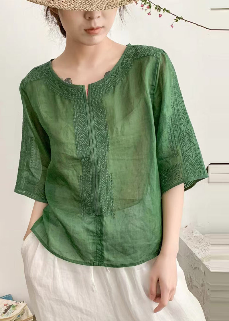 Well Tailored Shirt with a Graceful Silhouette
