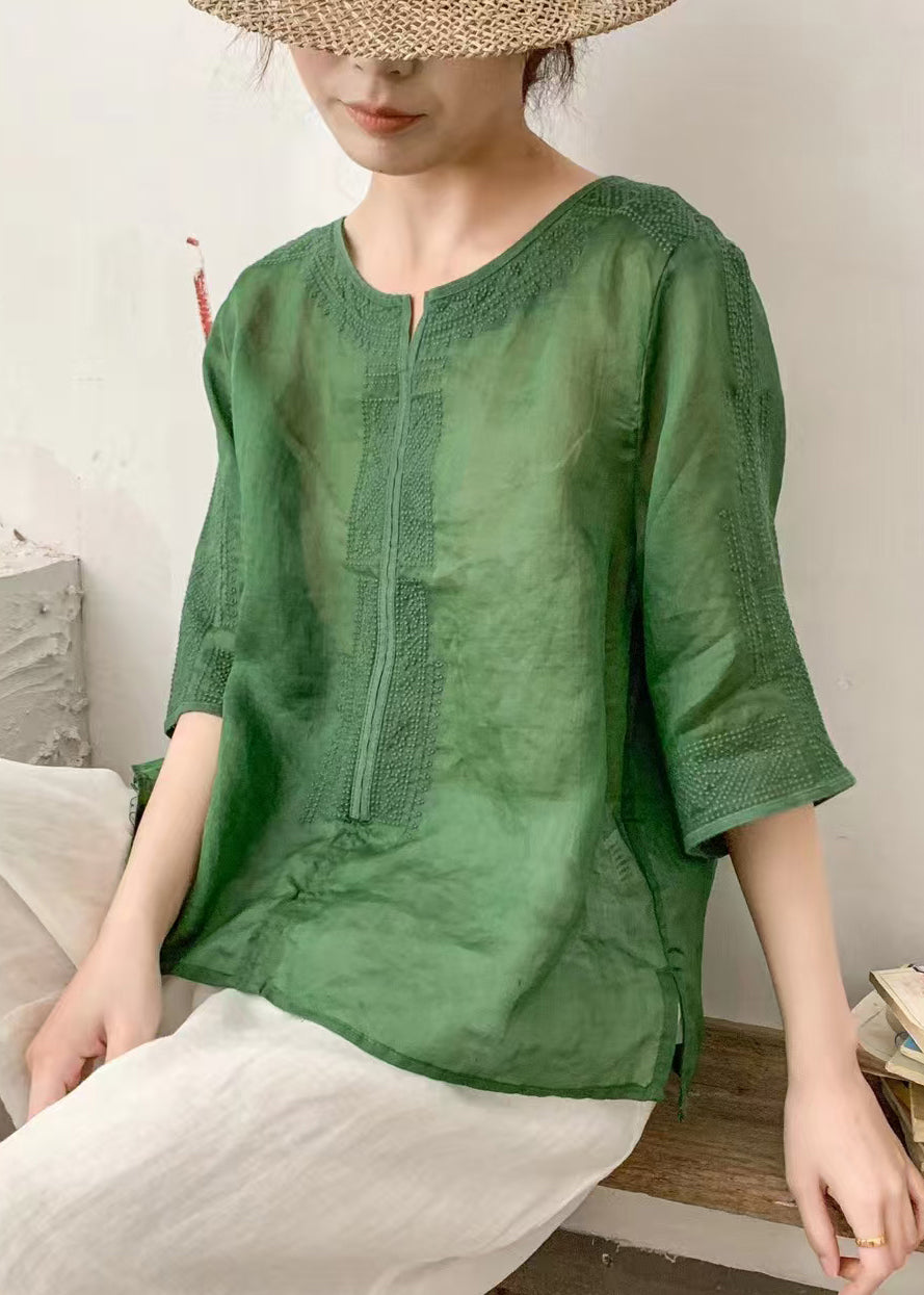 Well Tailored Shirt with a Graceful Silhouette